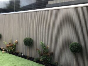 Revestimiento NOT-WOOD revestimiento para muro exterior e interior ripado gris 300 cm